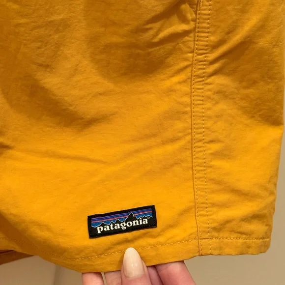 NWOT Patagonia Women's Funhoggers 4” Shorts | Medium (US 4-6) - Picture 4 of 11